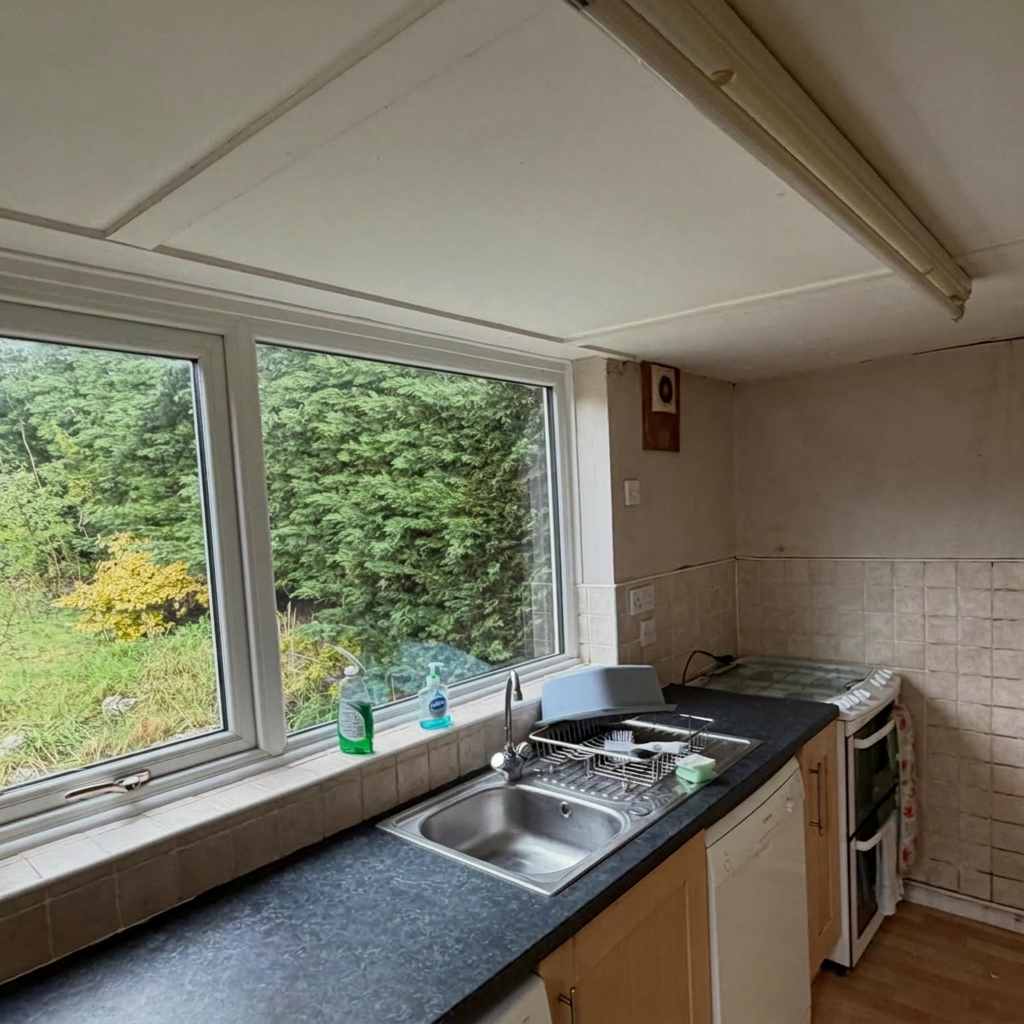 Tired kitchen walls and ceiling before end-of-tenancy redecoration