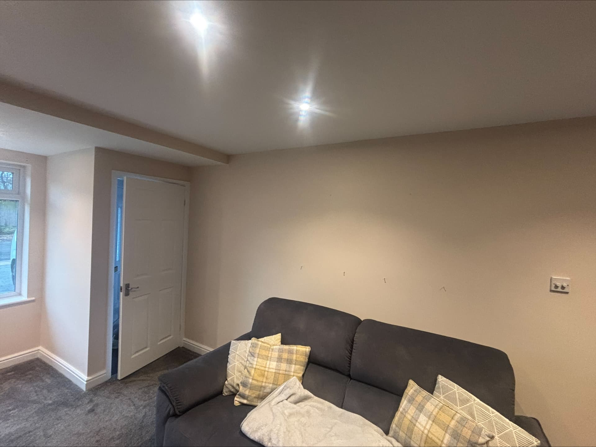 Lounge freshly repainted in soft almond with brilliant white ceiling and woodwork